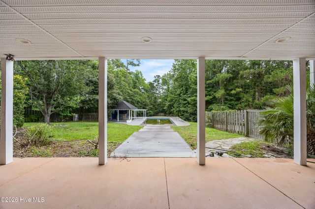 638 Ravenswood Road, Hampstead, NC 28443