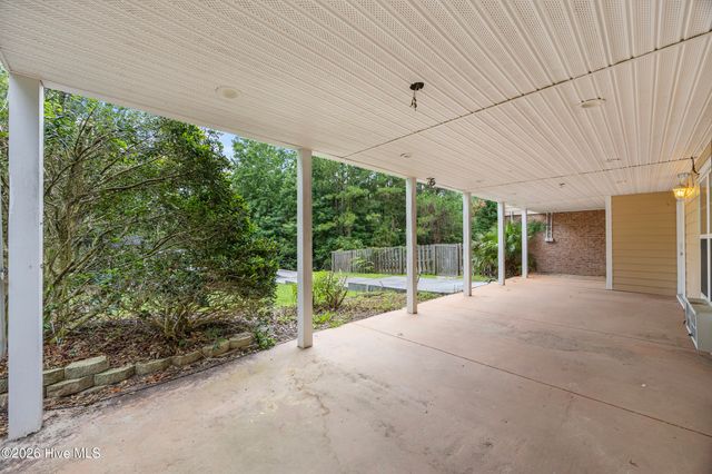 638 Ravenswood Road, Hampstead, NC 28443