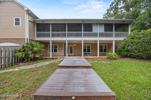 638 Ravenswood Road, Hampstead, NC 28443