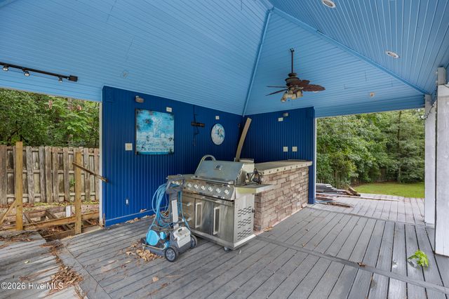 638 Ravenswood Road, Hampstead, NC 28443