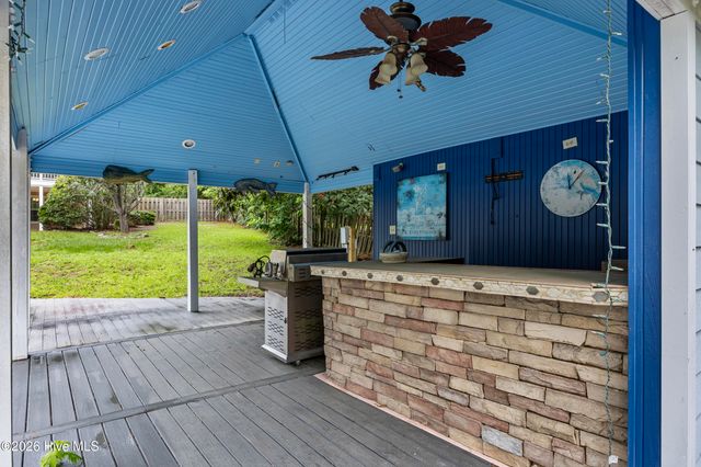 638 Ravenswood Road, Hampstead, NC 28443