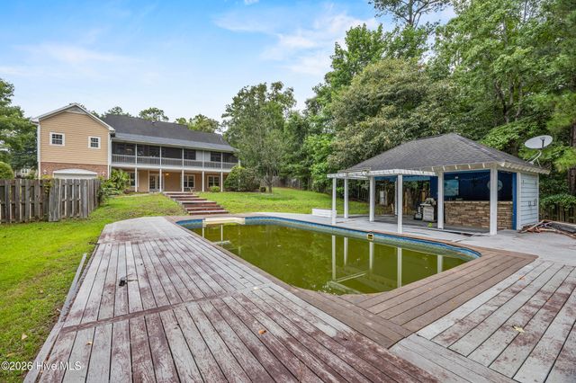 638 Ravenswood Road, Hampstead, NC 28443