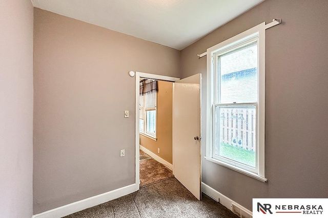 5050 S 38th Street, Omaha, NE 68107