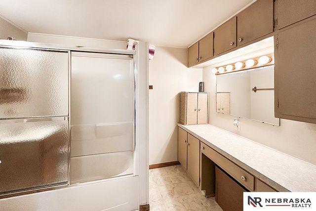 5050 S 38th Street, Omaha, NE 68107