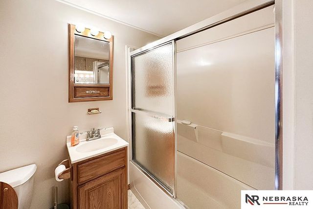 5050 S 38th Street, Omaha, NE 68107