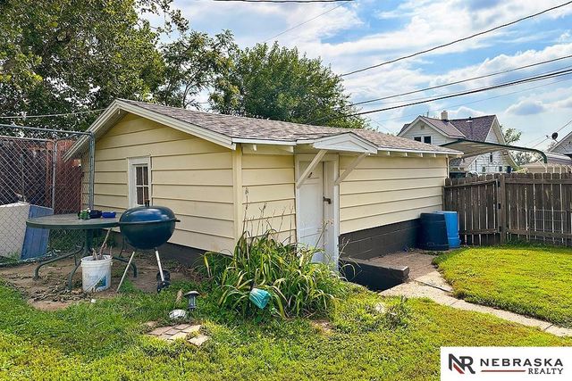 5050 S 38th Street, Omaha, NE 68107