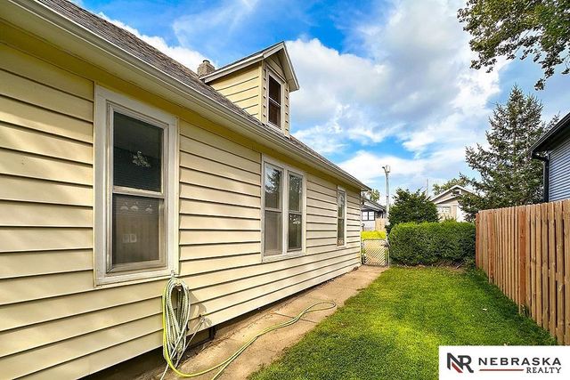 5050 S 38th Street, Omaha, NE 68107