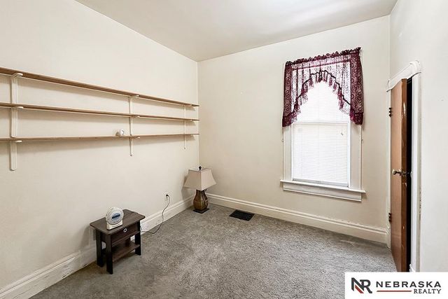 5050 S 38th Street, Omaha, NE 68107