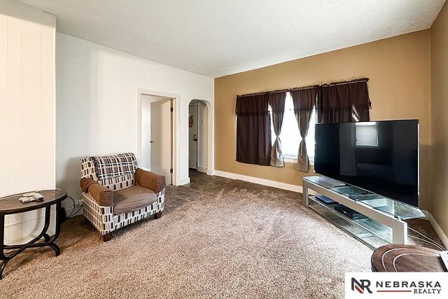 5050 S 38th Street, Omaha, NE 68107