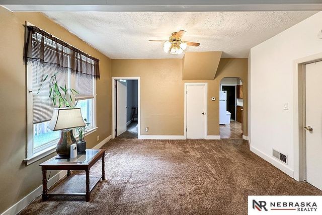 5050 S 38th Street, Omaha, NE 68107