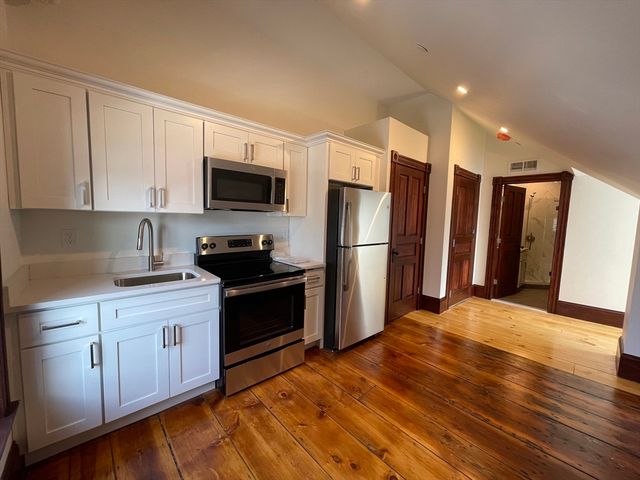 41 Summer St 18, Leominster, MA 01453