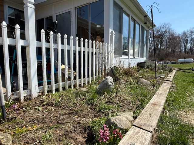 5747 W B Avenue, Plainwell, MI 49080