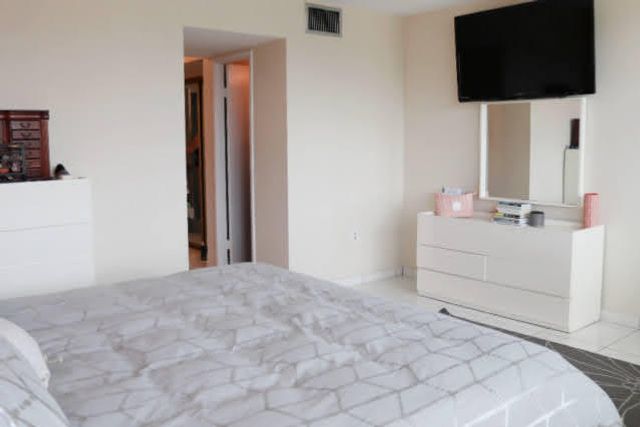 1690 NE 191st Street 408-1, Miami, FL 33179