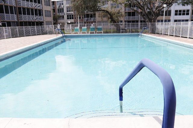 1690 NE 191st Street 408-1, Miami, FL 33179