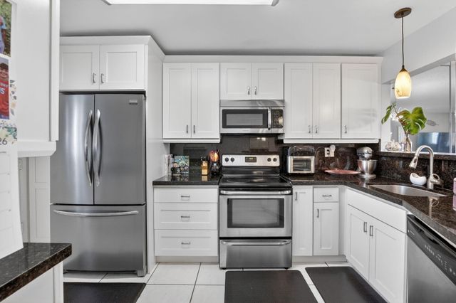 1690 NE 191st Street 408-1, Miami, FL 33179