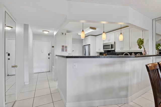 1690 NE 191st Street 408-1, Miami, FL 33179