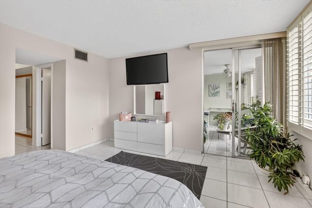 1690 NE 191st Street 408-1, Miami, FL 33179