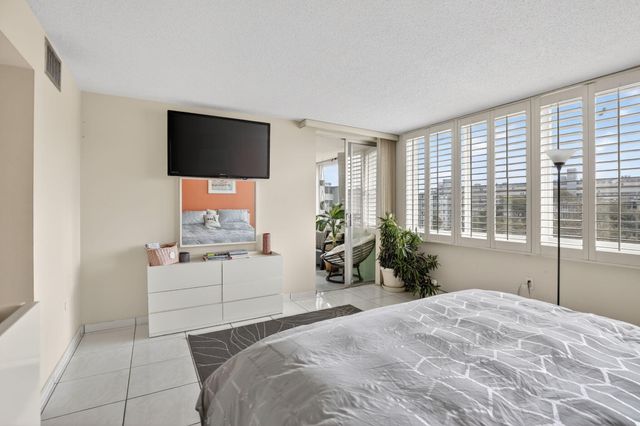 1690 NE 191st Street 408-1, Miami, FL 33179