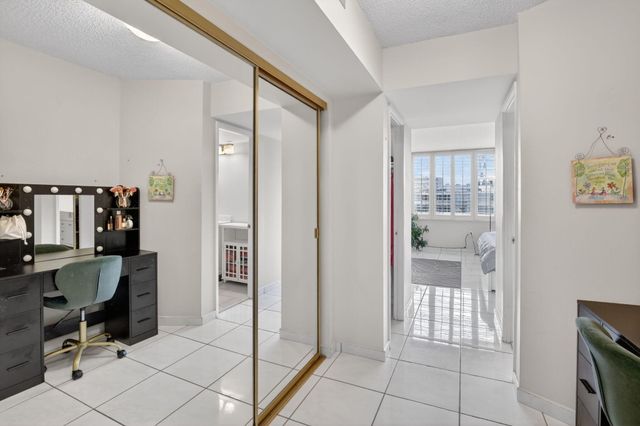 1690 NE 191st Street 408-1, Miami, FL 33179