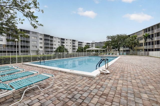 1690 NE 191st Street 408-1, Miami, FL 33179