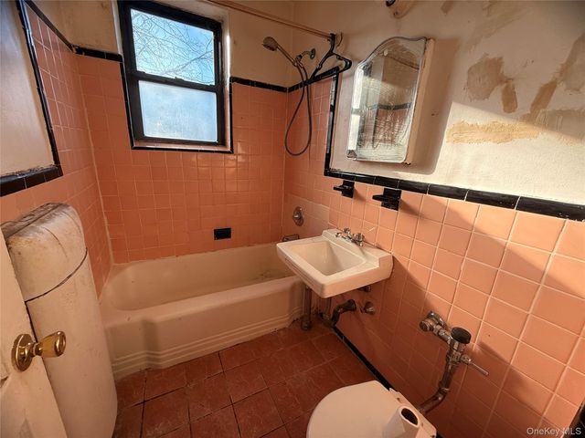 47-22 215th Place 3D, Bayside, NY 11361