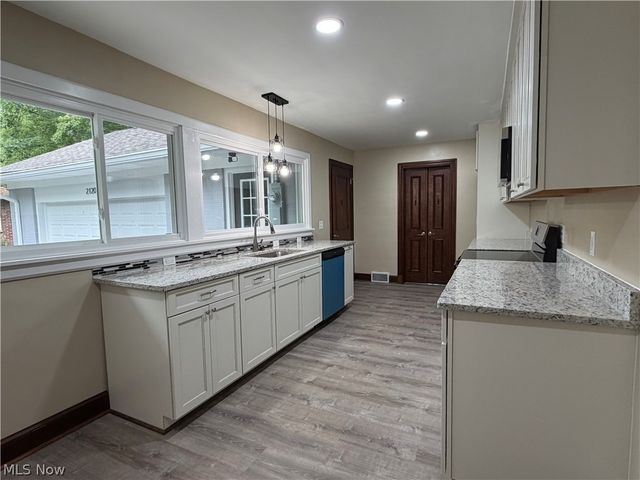 2120 Arms Drive, Girard, OH 44420