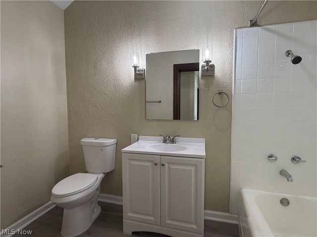 2120 Arms Drive, Girard, OH 44420