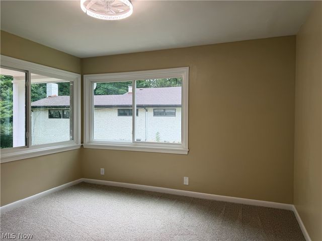 2120 Arms Drive, Girard, OH 44420