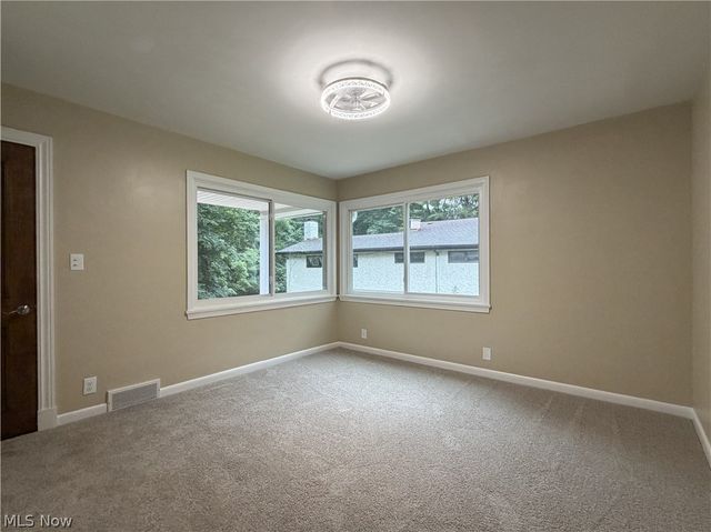 2120 Arms Drive, Girard, OH 44420