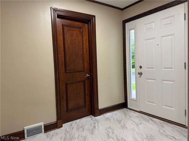 2120 Arms Drive, Girard, OH 44420