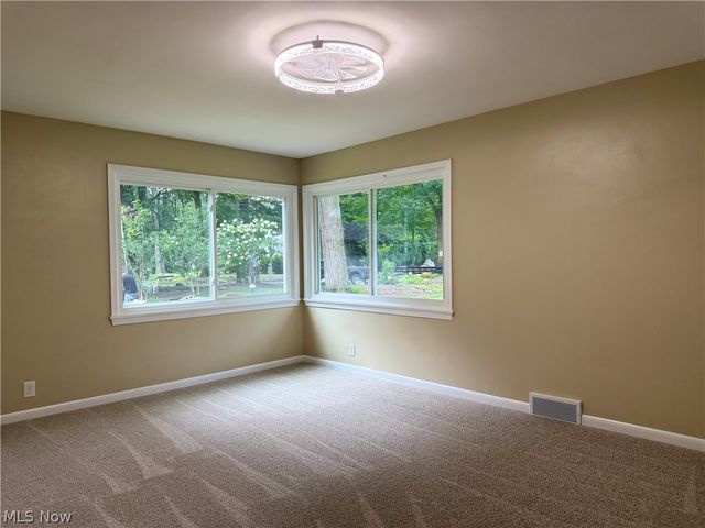 2120 Arms Drive, Girard, OH 44420