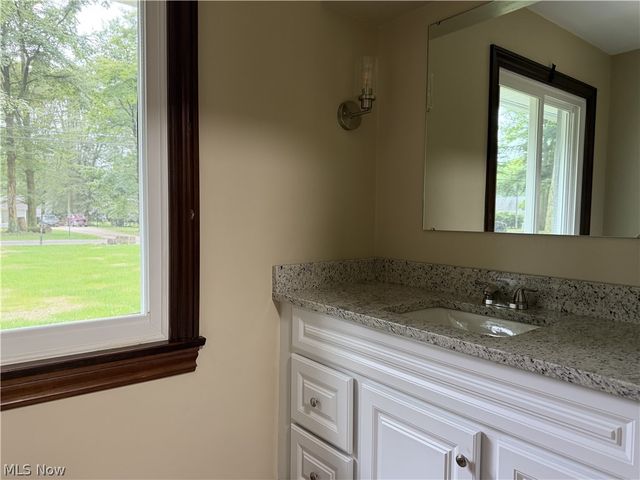 2120 Arms Drive, Girard, OH 44420