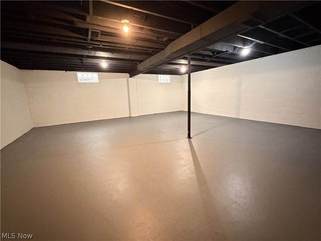 2120 Arms Drive, Girard, OH 44420