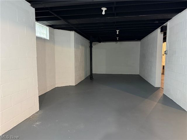 2120 Arms Drive, Girard, OH 44420