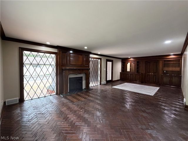 2120 Arms Drive, Girard, OH 44420