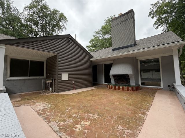 2120 Arms Drive, Girard, OH 44420