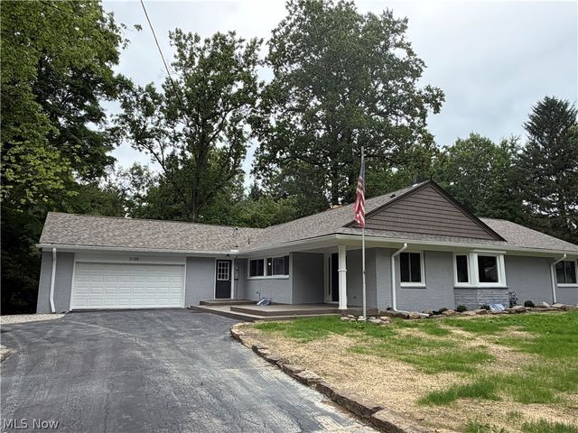 2120 Arms Drive, Girard, OH 44420