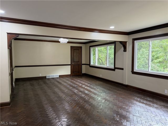 2120 Arms Drive, Girard, OH 44420