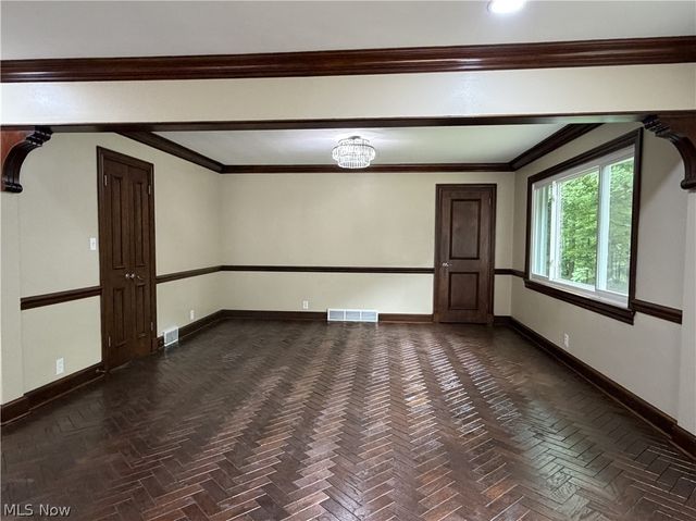 2120 Arms Drive, Girard, OH 44420