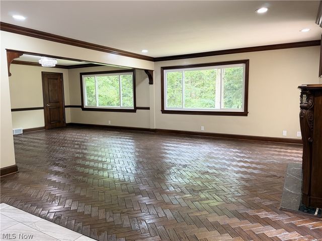 2120 Arms Drive, Girard, OH 44420