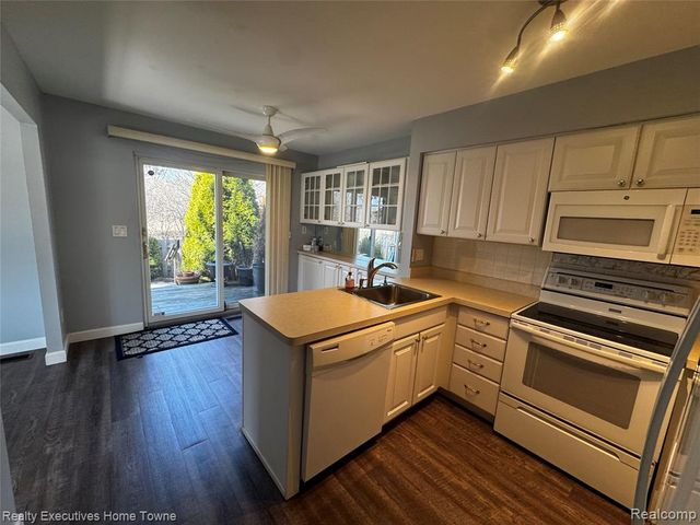 5766 Northfield Parkway 574, Troy, MI 48098