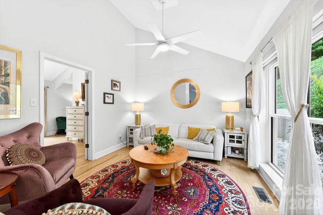 153 Skyview Circle, Asheville, NC 28804
