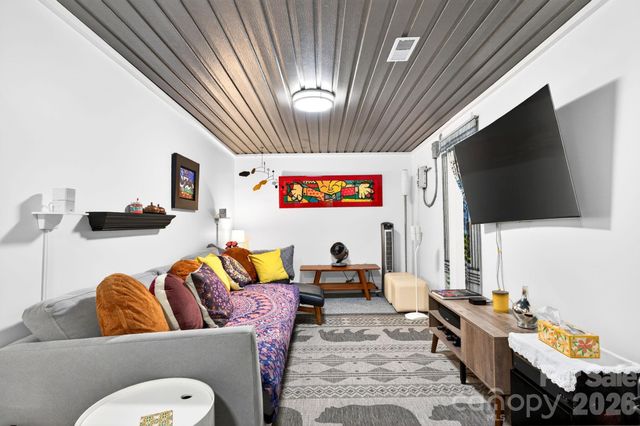 153 Skyview Circle, Asheville, NC 28804