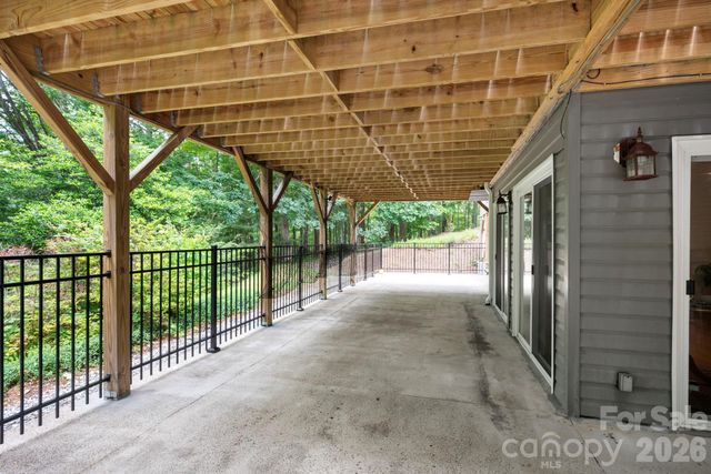 153 Skyview Circle, Asheville, NC 28804