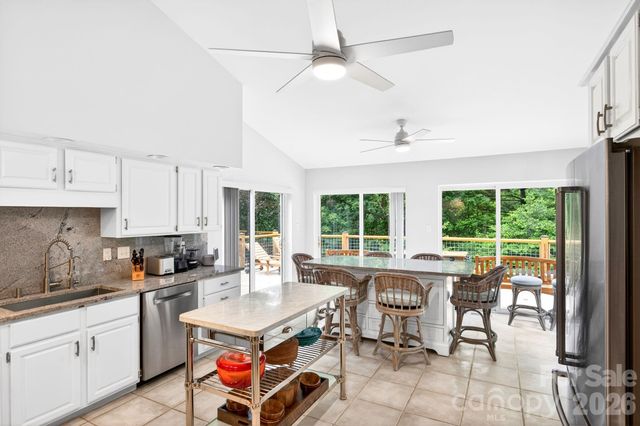 153 Skyview Circle, Asheville, NC 28804