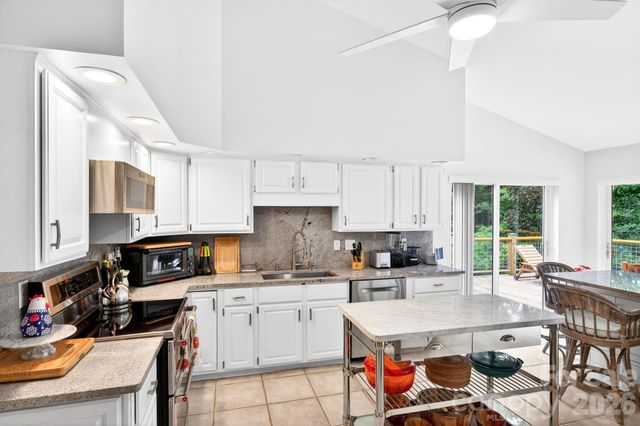 153 Skyview Circle, Asheville, NC 28804