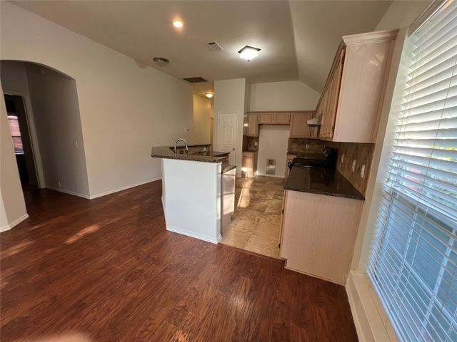 334 Touchdown Drive, Irving, TX 75063