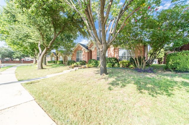 334 Touchdown Drive, Irving, TX 75063