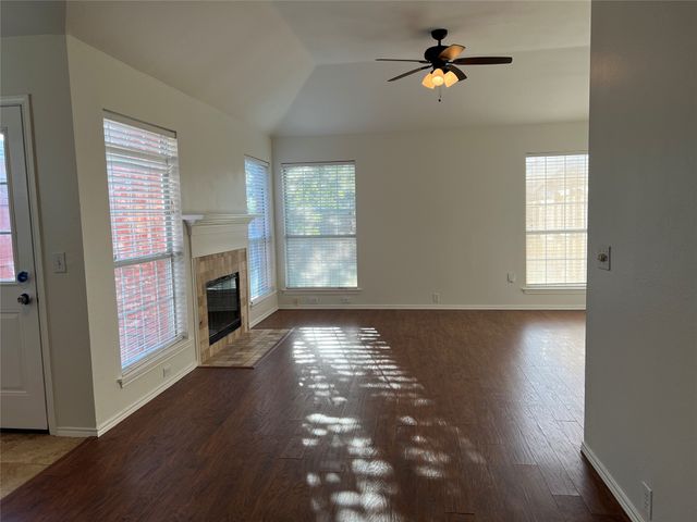 334 Touchdown Drive, Irving, TX 75063