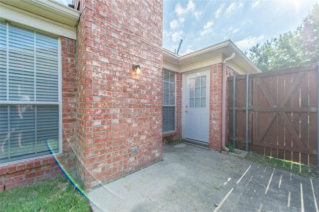334 Touchdown Drive, Irving, TX 75063
